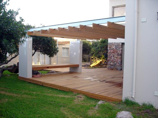 Pérgola com cobertura translúcida