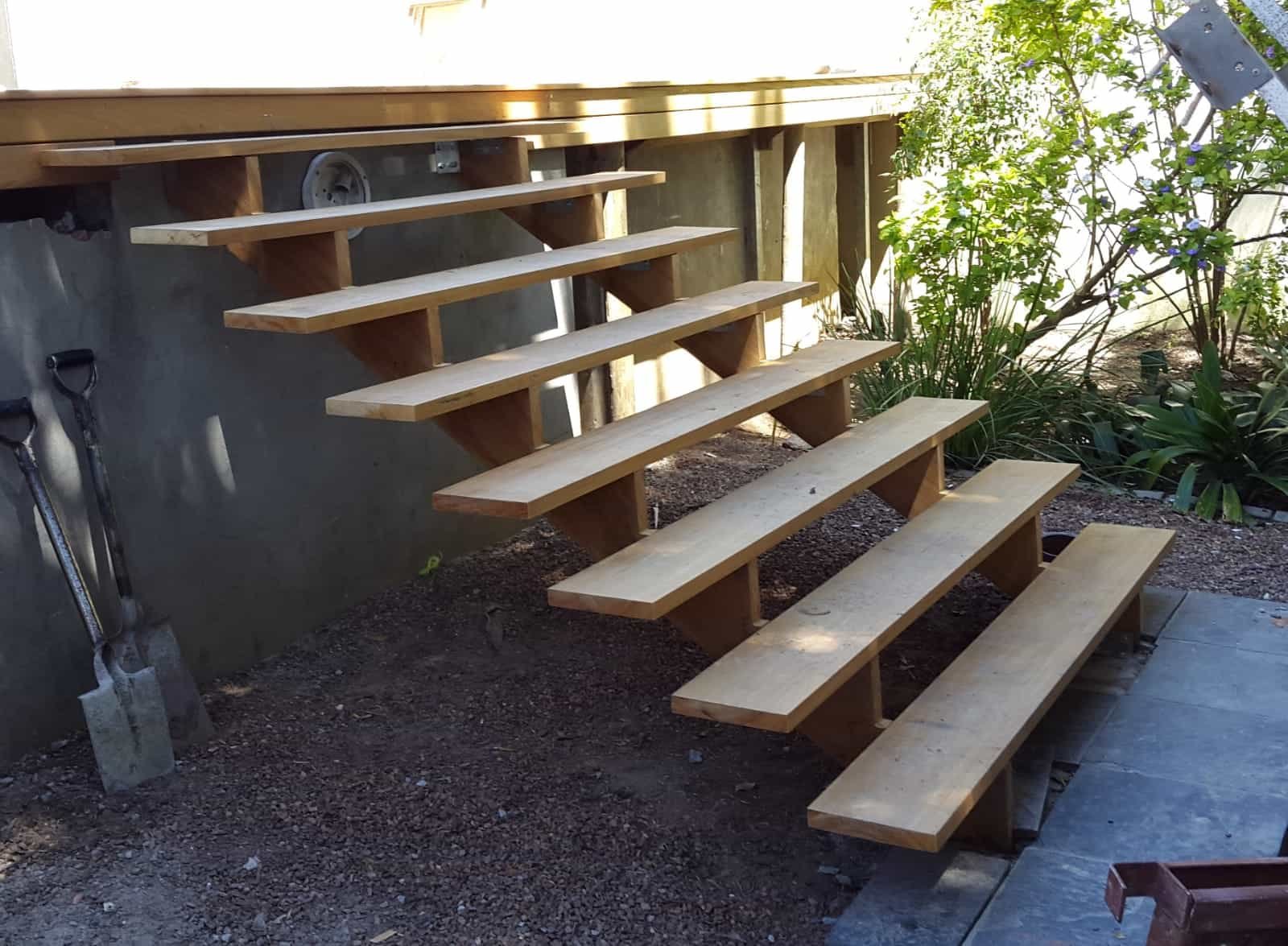 Escada rústica de madeira 